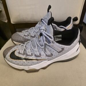 Nike Men's Gray and Gold Athletic Shoes